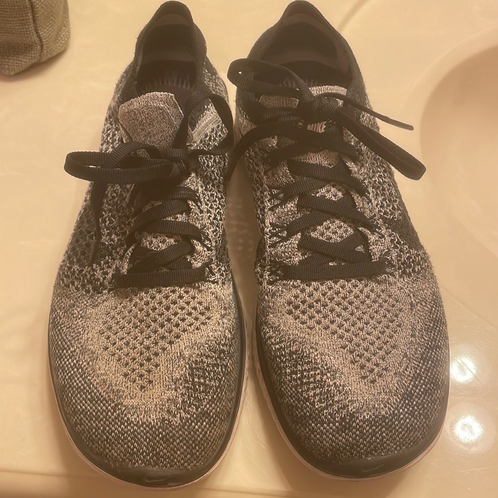 Nike FlyKnit Shoes